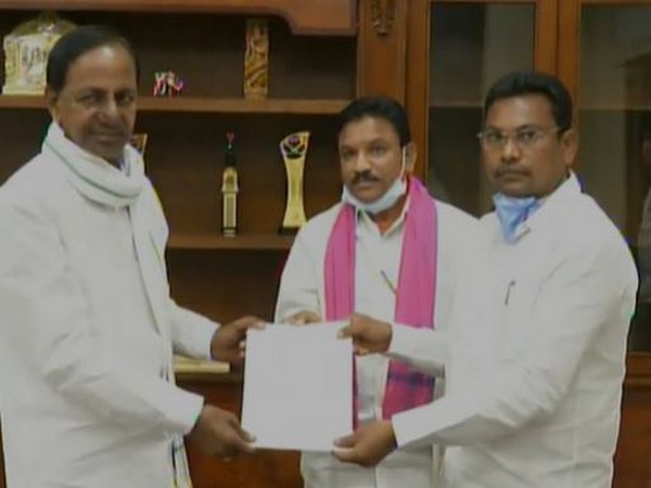 Government Whip Rega Kantha Rao and MLA Athram Sakku presenting memorandum to  Telangana Chief Minister K Chandrashekhar Rao on Tuesday. Photo/ANI