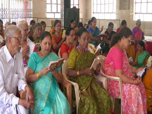Devotees recite 'Bhagvad Gita' at  Prasanna Ganpati temple for rain