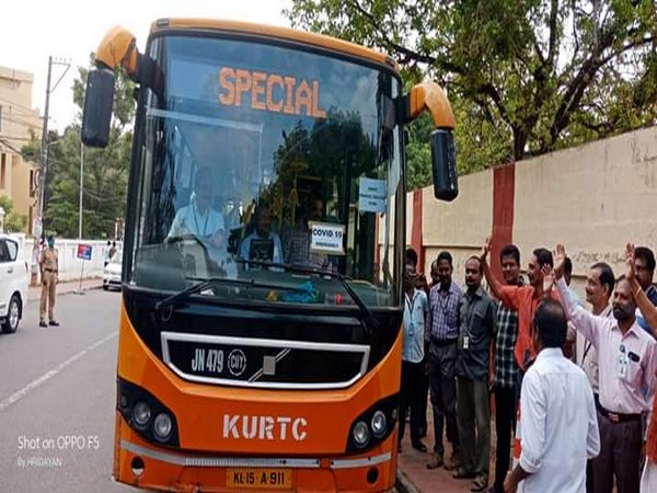 A team of doctors and medical staff leave for Kasaragod Medical College from Thiruvananthapuram . Photo/ ANI
