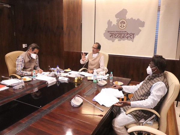Madhya Pradesh CM Shivraj Singh Chouhan in a meeting. (Photo Source: Twitter)