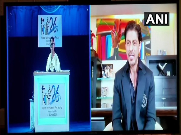 West Bengal Chief Minister Mamata Banerjee and actor Shahrukh Khan attending 26th edition of the Kolkata International Film Festival 2021 on Friday.