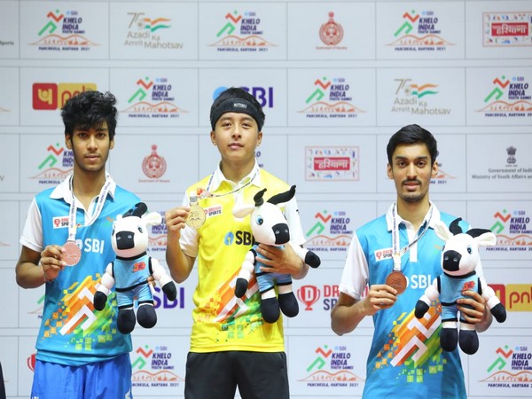 Mizoram's Jeho Puingheta in centre after winning KIYG 2021 TT gold medal (Image: SAI/MYAS)