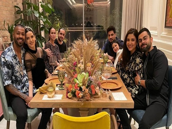 Virat Kohli and Hardik Pandya with their families and friends (Photo/ Virat Kohli Twitter) 