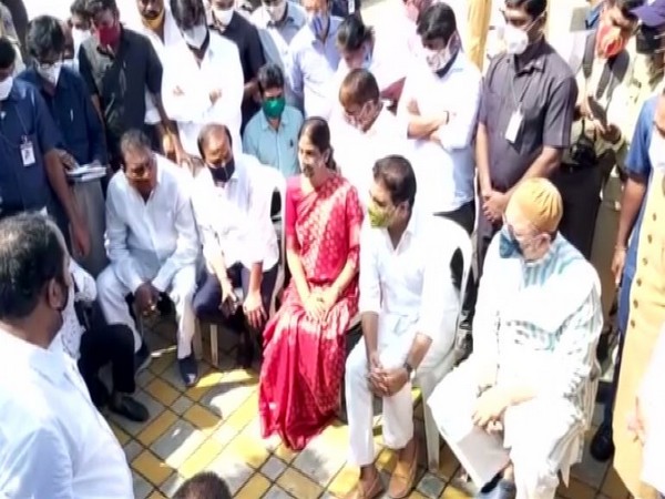 Telangana Minister KT Rama Rao and Hyderabad MP Asaduddin Owaisi Photo/ANI