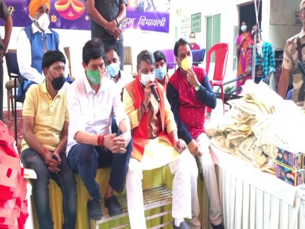 BJP leader Kailash Vijayvargiya celebrating Diwali with differently-able children and elderly in Indore on Saturday. Photo/ANI