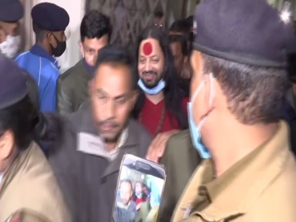 Visuals of Kalicharan Maharaj leaving Raipur court (Photo/ANI)