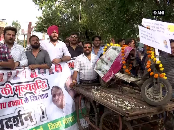 Bharatiya Janata Yuva Morcha protesting against the Madhya Pradesh government over rising price of petrol and diesel. (File photo)
