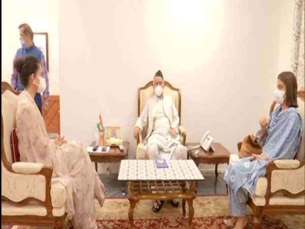 Actress Kangana meets Maharashtra Guv Koshyari in Maharashtra on Sunday. Photo/ANI
