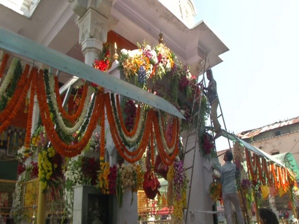 Visuals of Kangra's Mata Bajreshwari Temple decorated with different types of flowers (Photo/ANI)