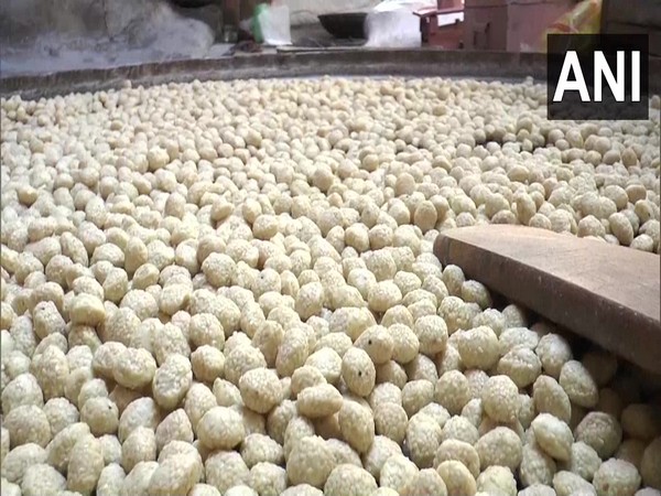 Gajak, Rewari manufacturing unit in Kanpur hit due to COVID-19 pandemic. Photo/ANI