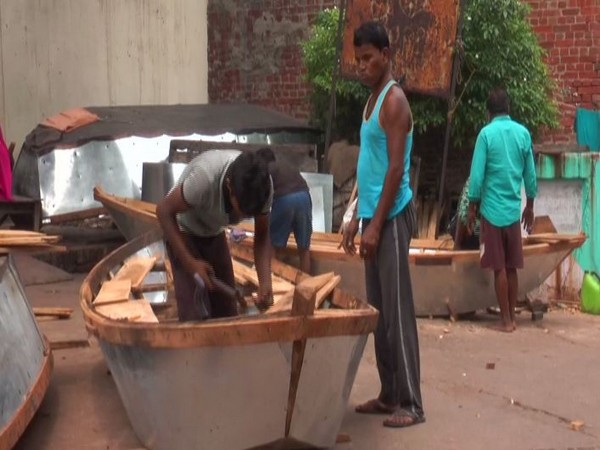 Boat being constructed in Sarsaiya Ghat, Kanpur (Photo/ANI)
