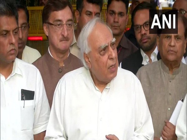 Congress delegation visits Election Commission