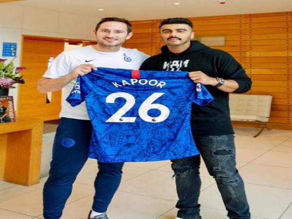 Chelsea manager Frank Lampard (left) with Arjun Kapoor (right) (Photo/ Arjun Kapoor Twitter) 