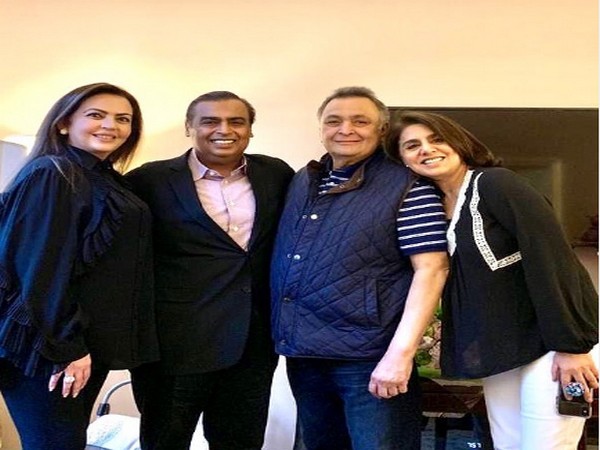 Late actor Rishi Kapoor with wife Neetu Kapoor and business magnate Mukesh Ambani and wife Neeta Ambani (Image Source: Instagram)