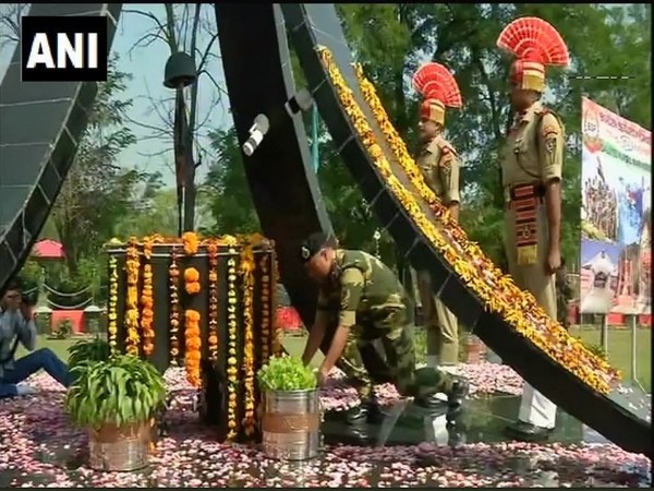 BSF personnel at Humhama base camp paying tributes to Kargil war heroes. Photo/ANI