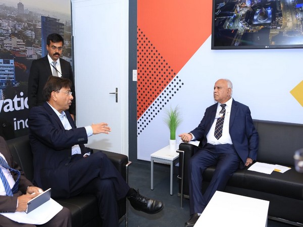 Karnataka Chief Minister, BS Yediyurappa, held discussions with Lakshmi Mittal, CEO, Arcelor Mittal at Davos.