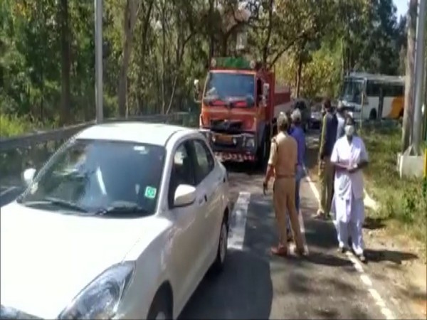Mobile teams scanning Vehicles passing through Kerala border districts