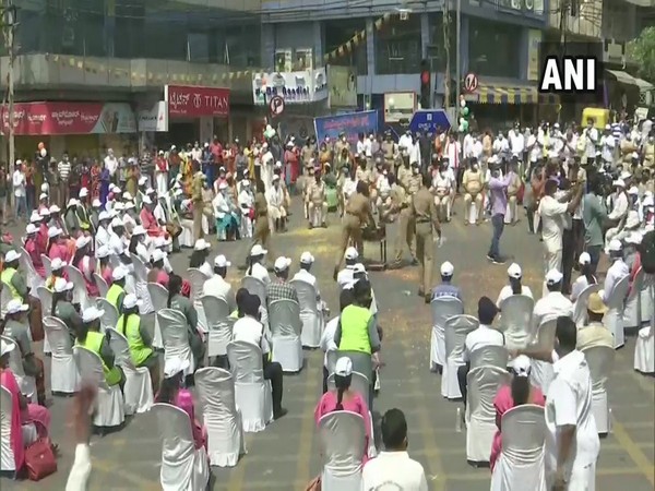 Corona warriors being honoured by Karnataka Primary and Secondary Education Minister Suresh Kumar in Bengaluru on Sunday.