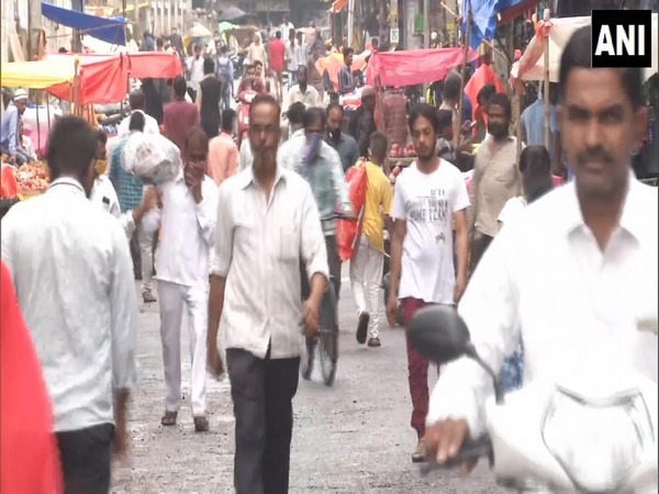 People seen moving without masks in a Kalaburagi market on Sunday.