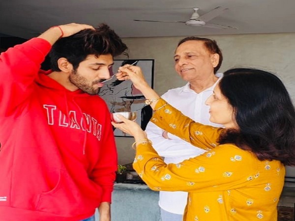Actor Kartik Aaryan prepping up for Prime Minister Narendra Modi's speech (Image Source: Instagram)