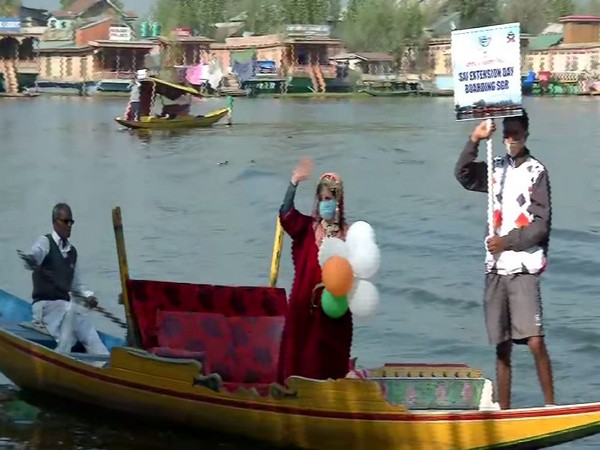 J-K police organized Jashn-E-Dal festival after three years in Kashmir. Photo/ANI