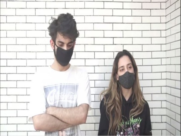 Kashmiri woman Noor Bhat (right) with her cousin Shayan Nazir. (Photo/ANI)