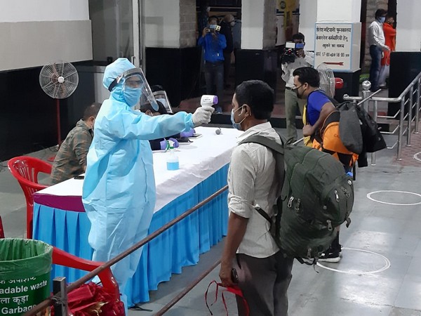 Passengers undergoing thermal scanning at Kathgodam railway station. (Photo/ANI)