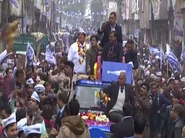 Kejriwal holds roadshow in Gandhi Nagar in New Delhi on Monday Photo/ANI
