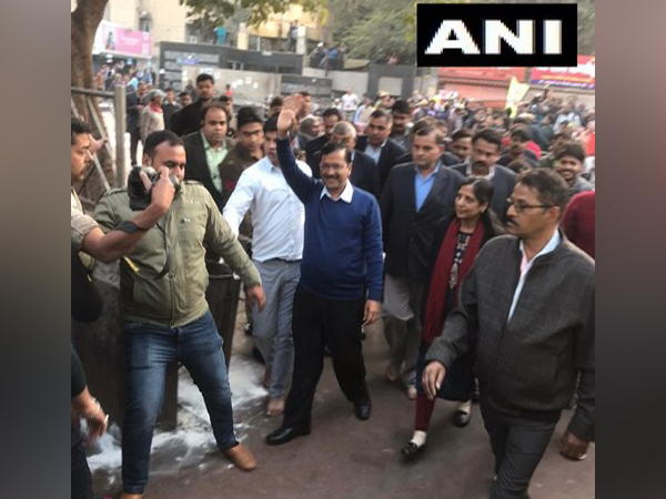 Aam Aadmi Party chief Arvind Kejriwal reached Hanuman Temple at Cannaught Place to offer prayers.
