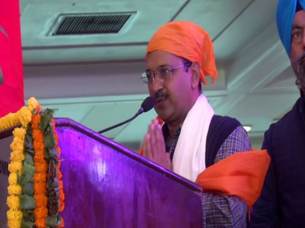 Arvind Kejriwal at Gurudwara Rakabganj. Photo/ANI