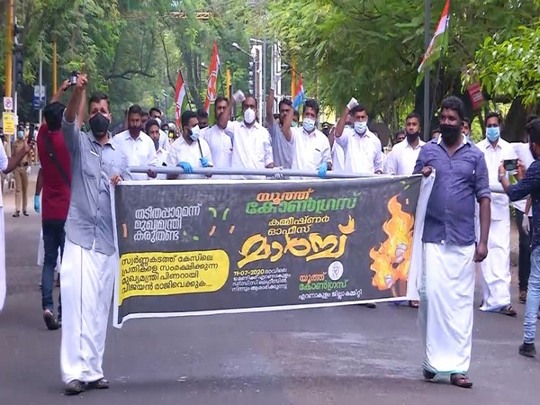 Youth Congress State President and MLA Shafi Parambil lead the march and Congress MLA Anwar Sadath was also present in the protest.