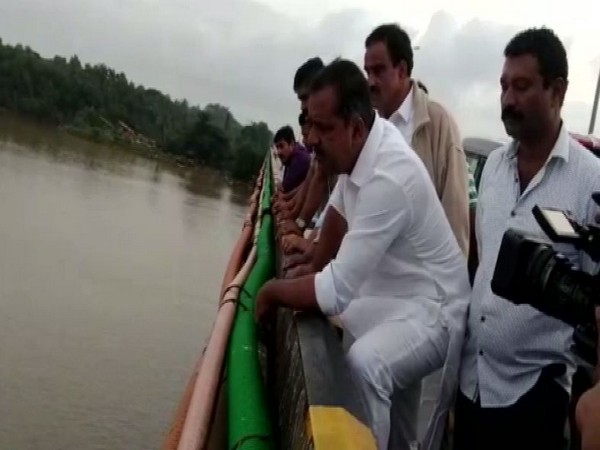 Congress MLA from Ullal, U T Abdul Khader joins in the search operation on Tuesday. Photo/ANI