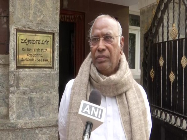 Senior Congress leader Mallikarjun Kharge speaking to ANI (Photo/ANI)