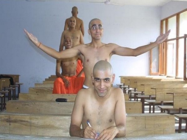 The throwback photo shared by actor Ayushmann Khurrana (Image source: Instagram) 