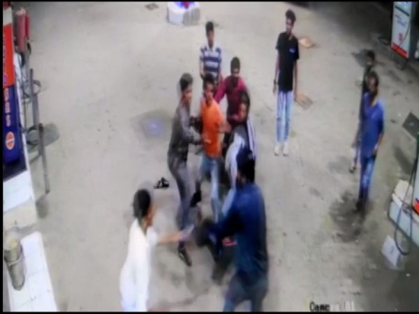 CCTV footage showing a group of boys attacking petrol pump staff. Photo/ANI