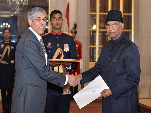 President Ram Nath Kovind with High Commissioner of Bangladesh Muhammad Imran in New Delhi (Picture Credits: President of India/Twitter)