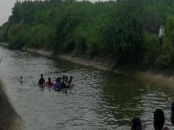 Villagers bringing the mortal remains of two persons who died in Krishna district of Andhra Pradesh.