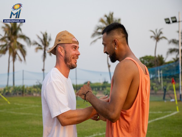 Krunal Pandya and Chris Lynn (Photo/ Mumbai Indians Twitter)