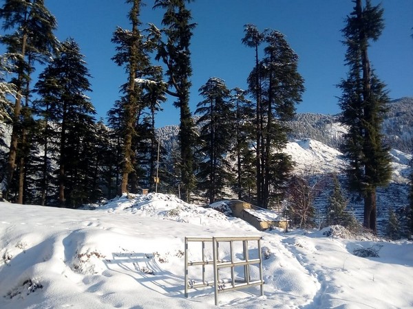 A view of snow clad Kullu on Sunday. Photo/ANI