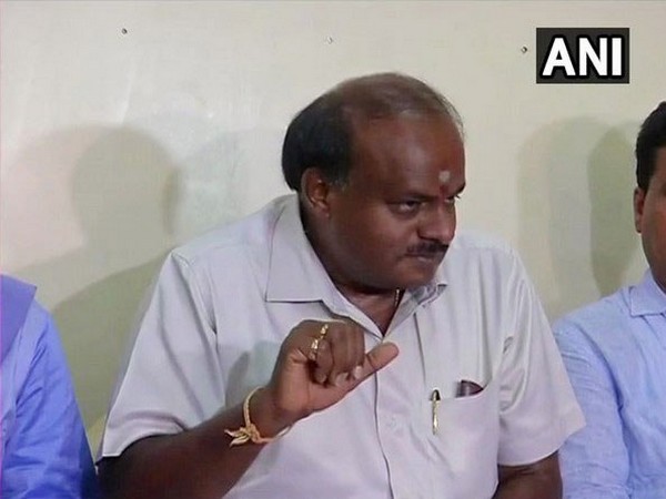 Karnataka Chief Minister HD Kumaraswamy addressing a press conference in Mandya on Sunday. Photo/ANI