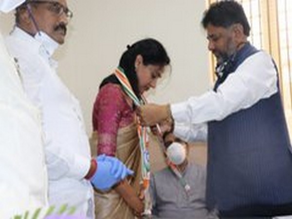 H Kusuma joined Congress in Bengaluru, Karnataka on Sunday. Photo/ANI