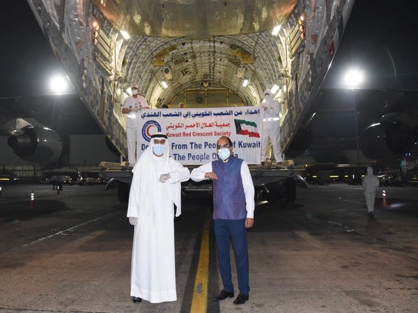 Kuwaiti shipment of 282 oxygen cylinders, 60 oxygen concentrators, ventilators and other medical supplies that arrives in India (Twitter)