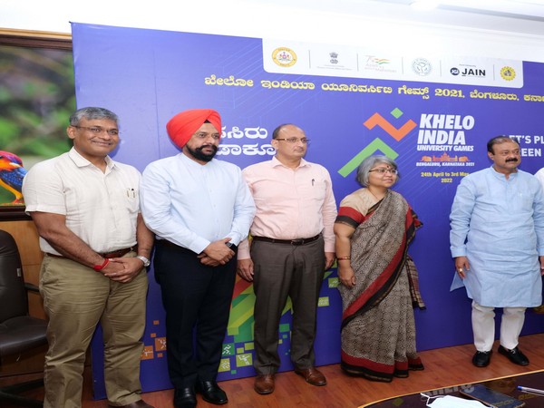 Sports Secretary Sujata Chaturvedi with DG SAI Sandip Pradhan (Image: SAI media)