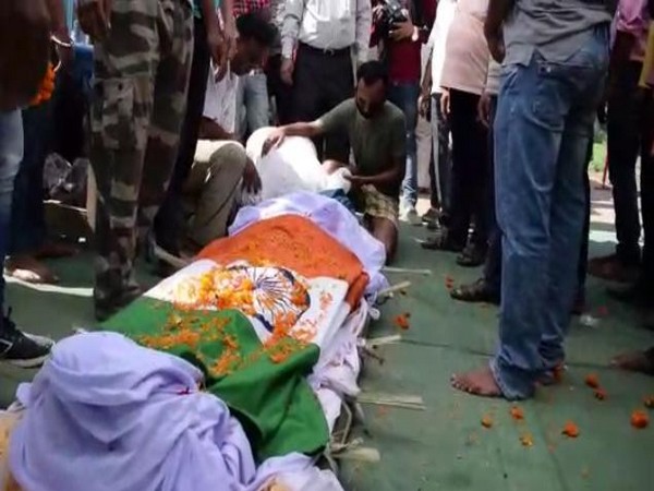 Last rites of Police Sub-Inspector held in Surguja district of Chhattisgarh. Photo/ ANI
