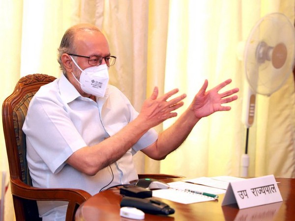 Lieutenant governor of Delhi, Anil Baijal at signing of MoU between NDMC and DMRC for Metro Inter-change station-cum-Multilevel parking at Nabi Karim. 