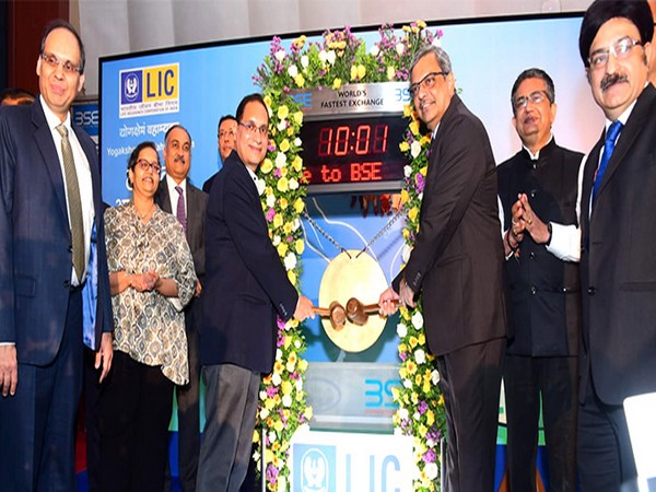 Tuhin Kanta Pandey, Secretary, DIPAM, LIC and BSE officials at ringing the opening bell ceremony at BSE. (Photo/BSE Ltd)
