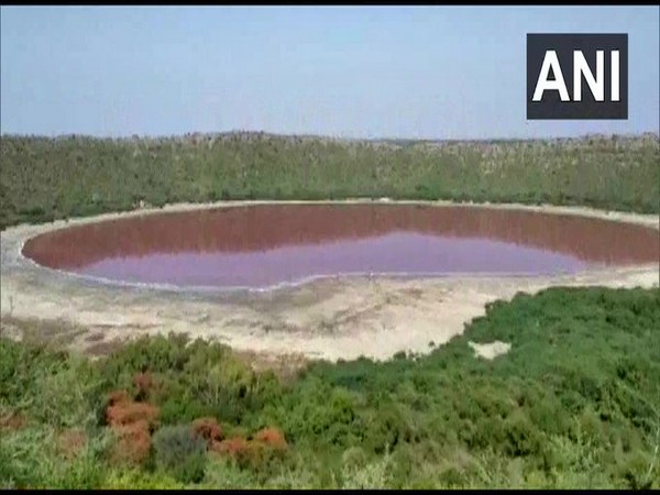 Water of a lake in Maharashtra turns red. Photo/ANI