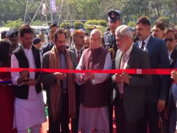 MP Governor Lalji Tandon and Union Minister Mukhtar Abbas Naqvi inaugurating the Hunat Haat in Indore.