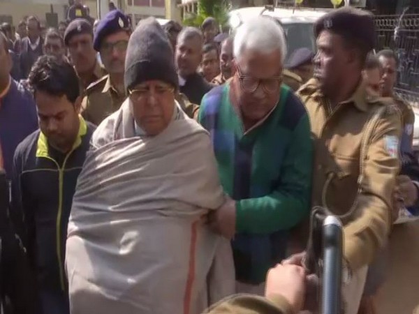 RJD supremo Lalu Prasad Yadav being taken to special CBI court in Ranchi amid heavy security.