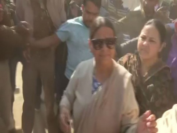 Former Bihar Chief Minister Rabri Devi and Misa Bharti leave after meeting Lalu Prasad Yadav at RIMS, Ranchi, on Monday. Photo/ANI
